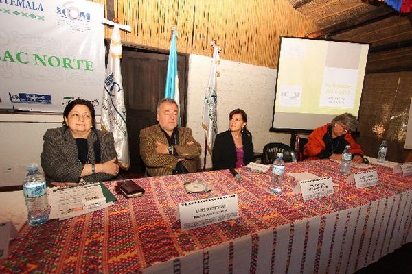 expositores, durante       el congreso de directores de museos,    en   Sacatepéquez.