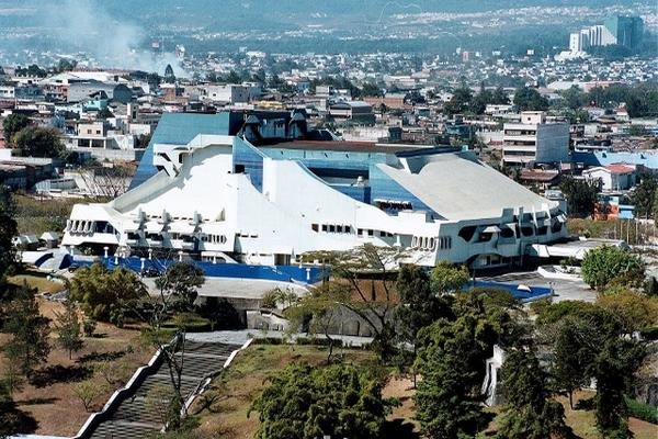 Vista del Centro Cultural Miguel Ángel Asturias, diseñado por Efraín Recinos en la década de 1970.<br _mce_bogus="1"/>