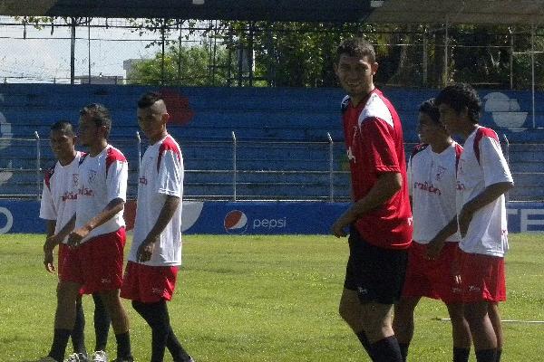 Con varios jugadores juveniles, Deportivo Suchitepéquez volvió a los entrenamientos, con el objetivo de iniciar la pretemporada para el próximo torneo de la Liga Nacional. (Foto Prensa Libre: Omar Méndez)