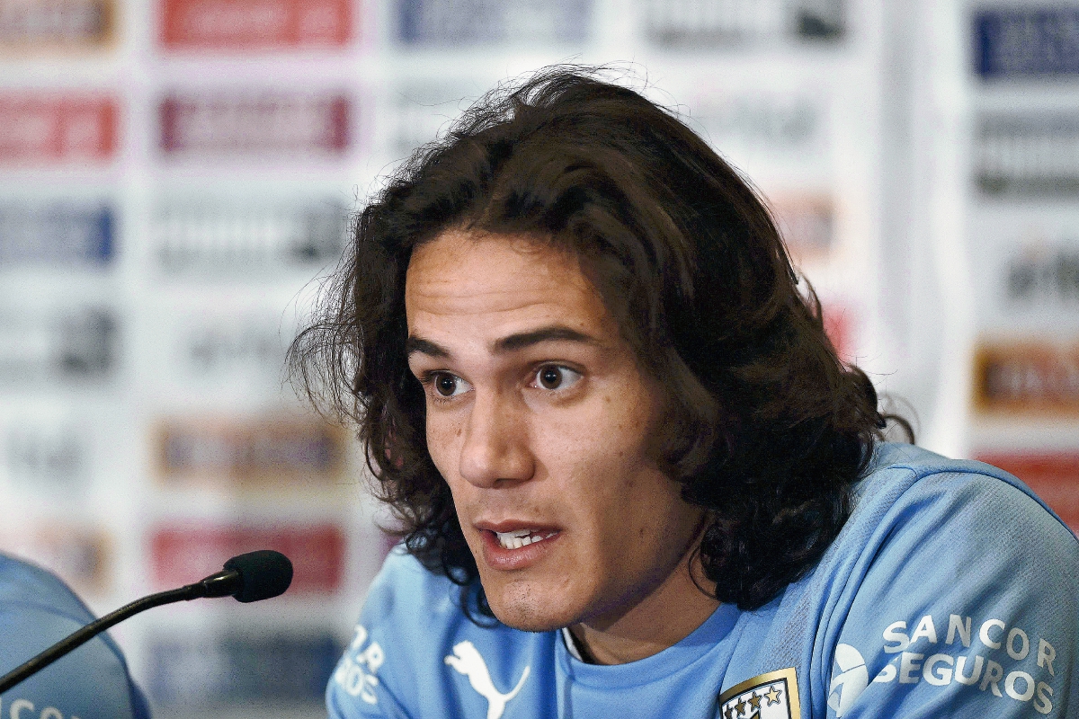 Edinson Cavani de Uruguay pidió disculpas después de llamar africanos a los jugadores de Jamaica. (Foto Prensa Libre: AFP)