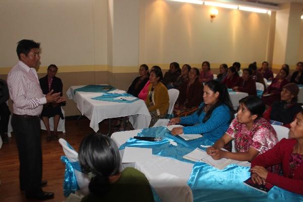 Presentación del plan piloto para capacitar a  facilitadores comunitarios, en Totonicapán.