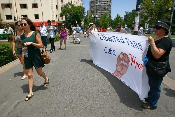 Chilenos viven segundos de pánico. (Foto Prensa Libre: AFP)