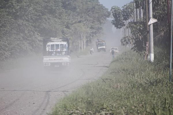 Carretera principal que lleva a dos municipios de Escuintla se halla en malas condiciones. (Foto Prensa Libre: Felipe Guzmán)<br _mce_bogus="1"/>