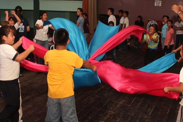 Un grupo de niños con capacidades especiales ensaya para el musical El Rey León, el cual se presentará en Cobán. (Foto Prensa Libre: Eduardo Sam)<br _mce_bogus="1"/>