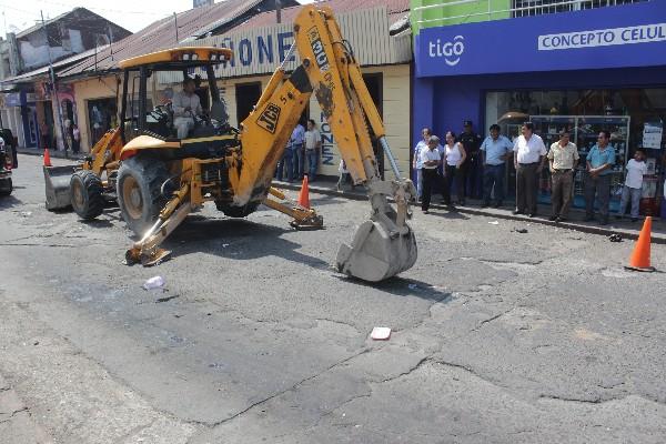 Máquina comenzará trabajos de  pavimentación de la calle principal de San Antonio Suchitepéquez.