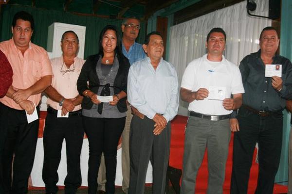 La corporación municipal electa recibió acreditaciones. (Foto: Edwin Perdomo)<br _mce_bogus="1"/>