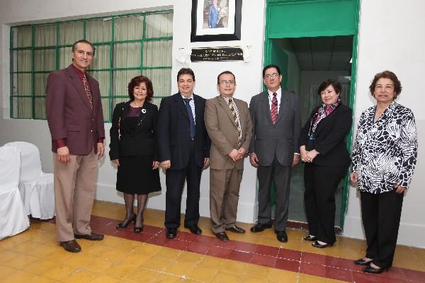 Milton Castellanos, María Dolores de García, Mario de León, Marco Antonio Villatoro, Edilzar Castro, Magdalena Salguero y Telma de Urízar. (Foto Prensa Libre: Edwin Castro)