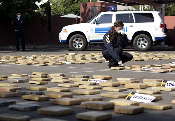 (Imagen de referencia). Los detenidos transportaban mil 122 kilos de cocaína. (Foto: emol.com).