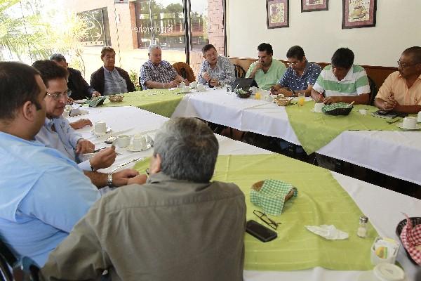 Representantes de los transportistas de carga de Centroamérica se reunieron ayer en Guatemala para solicitar cambios en registros de la Sat. (Foto Prensa Libre: Álvaro Interiano)