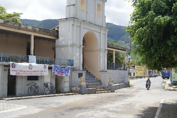 Escuela suspende labores docentes.