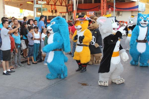 Convite de Tecpán Guatemala, Chimaltenango, hace su presentación en el desfile navideño de Jutiapa. (Foto Prensa Libre: Óscar González) <br _mce_bogus="1"/>