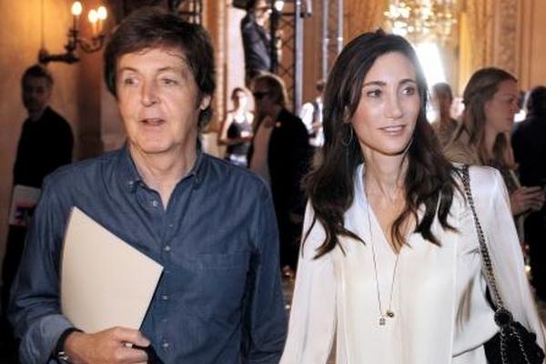 Paul McCartney con su novia, Nancy Shevell