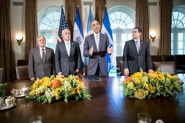 El presidente Barack Obama se dirige a la Prensa tras la reunión con sus homólogos de El Salvador, Guatemala y Honduras. (Foto Prensa Libre: AFP)<br _mce_bogus="1"/>