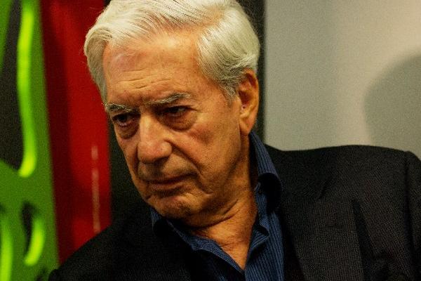 MARIO VARGAS LLOSA recibió el Nobel de Literatura en el  2010.