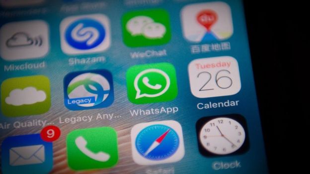 ¿Pagas más para que WhatsApp no te consuma datos? Foto: NICOLAS ASFOURI/AFP/Getty Images.