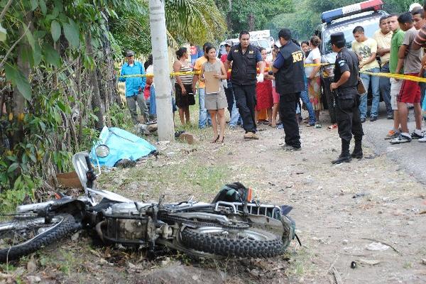 hombre muere luego de haber  chocado contra un vehículo en la ruta al Atlántico, jurisdicción de Gualán, Zacapa.