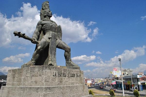 Estatua de Tecún Umán situada  en la zona 7 de la ciudad de Quetzaltenango.