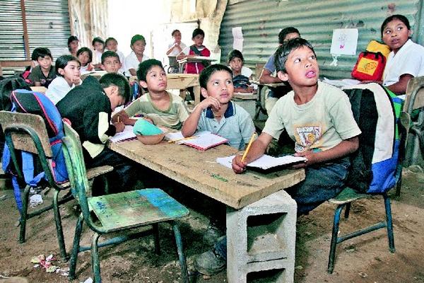 Los logros en cobertura educativa  son contrastados por exministros de Educación con la poca calidad y escasos recursos en las aulas durante los últimos cuatro años.