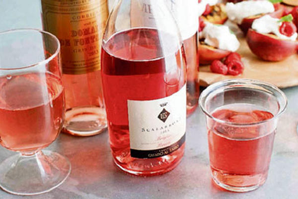 El vino rosado es ideal para acompañar postres. (Foto Prensa Libre: AP)