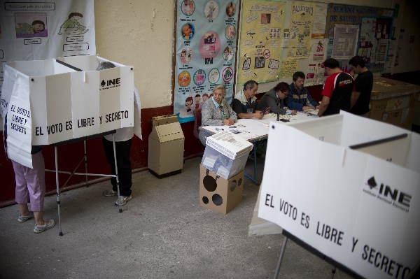 Los mexicanos fueron a las urnas para elegir a gobernadores de 12 estados.(AFP).