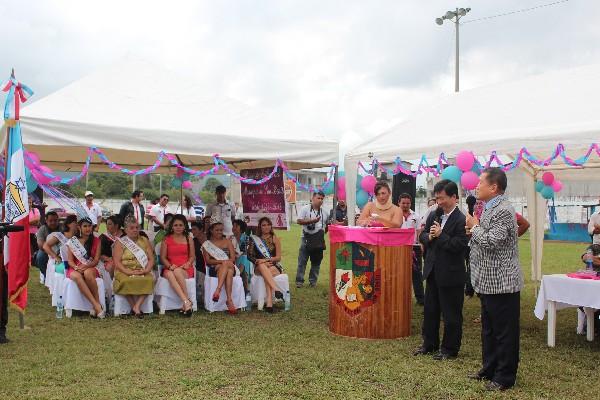 En la celebración  participan reinas y exreinas de belleza y varios  exalcaldes.