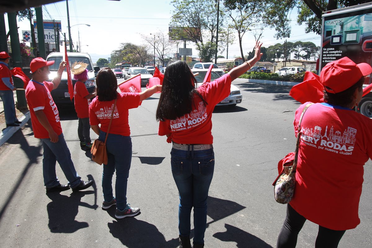 El partido Líder ha sido multado 92 veces este año por campaña anticipada. (Foto Prensa Libre: Hemeroteca PL)