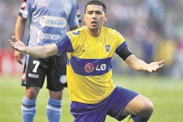 Juan Román Riquelme, el futbolista que de manera sorpresiva se alejó del Boca Juniors y está inactivo desde hace tres meses, avisó que podría volver a jugar. (Foto Prensa Libre: Archivo)