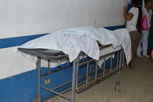 Nery Gabriel Pérez Gómez, de 24 años, murió a su ingreso al hospital nacional de Malacatán. (Foto Prensa Libre: Alex Coyoy)