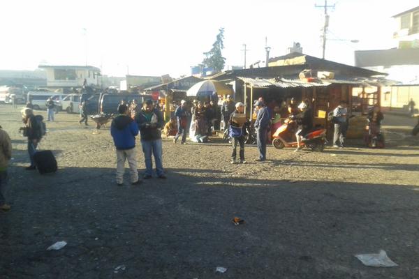 El lugar que ocupan los buses de los Transportes Xoyita en la terminal de Santa Cruz del Quiché luce vacío debido a la retención de unidades en Sololá. (Foto Prensa Libre: Óscar Figueroa)  <br _mce_bogus="1"/>