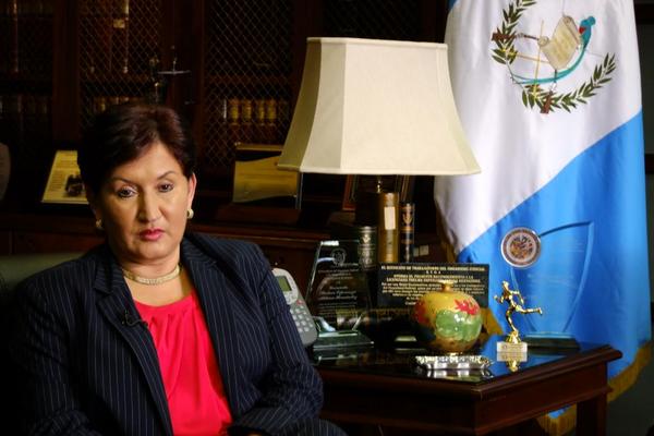 La fiscal general, Thelma Aldana, dijo que aún no ha funcionado el  bloqueo de señal telefónica en las cárceles. (Foto Prensa Libre)