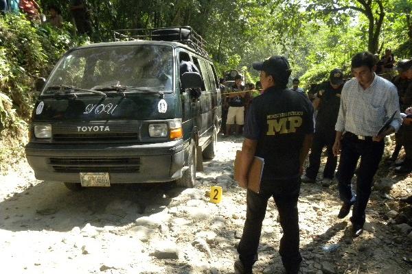 Fiscales en la escena del crimen en Chicacao,  Suchitepéquez.