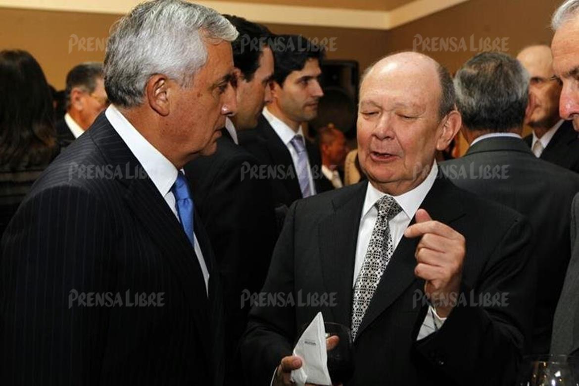 Una de las últimas fotos en la que el presidente Otto Pérez Molina aparece junto al empresario, Remigio Ángel González González. (Foto: Hemeroteca PL)