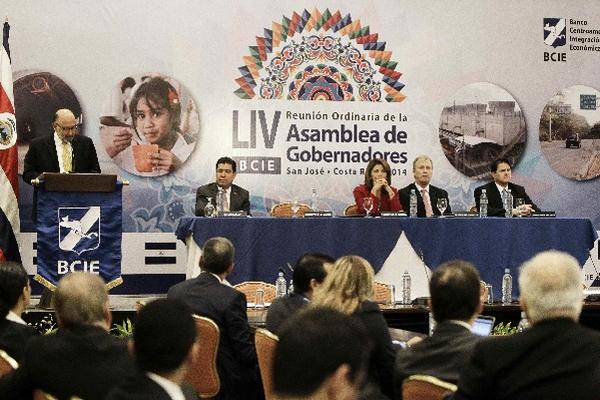 Vista general de la reunión del BCIE efectuada ayer en Costa Rica. (Foto Prensa Libre: EFE)