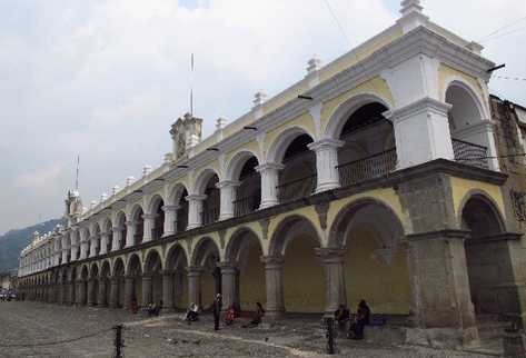 El Real Palacio  de los  Capitanes Generales  de Antigua Guatemala, Sacatepéquez, albergará varias dependencias.