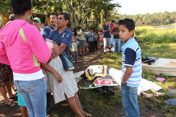 La madre de Noé Díaz se desmayó cuando llegó a reconocer el cadáver de su hijo.