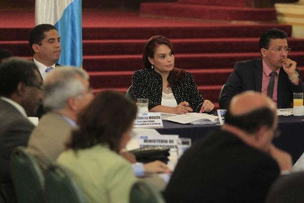 Baldetti pide más acciones a  instituciones del Gobierno para clorar el agua, durante la reunión del Gabinete específico.