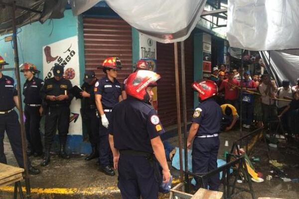 Una mujer murió víctima de un ataque armado en un sector del mercado El Guarda, zona 11. (Foto Prensa Libre: CBM)<br _mce_bogus="1"/>