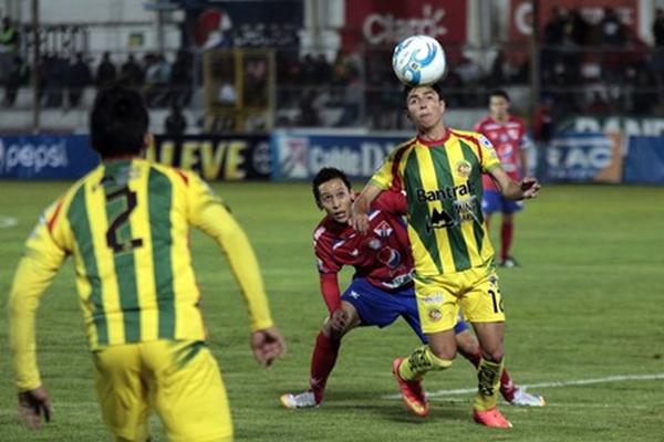 Marquense vence 1-0 a Xelajú MC. (Foto Prensa Libre: Carlos Ventura)