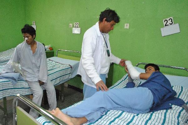 Lesionados en el accidente de transportes Tacaná se recuperan en el Hospital Nacional de San Marcos.