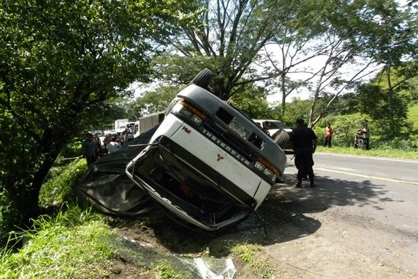 El accidente ocurrió en jurisdicción de Río Bravo, Suchitepéquez, una persona falleció y otra resultó herida. (Foto Prensa Libre: Omar Méndez)<br _mce_bogus="1"/>