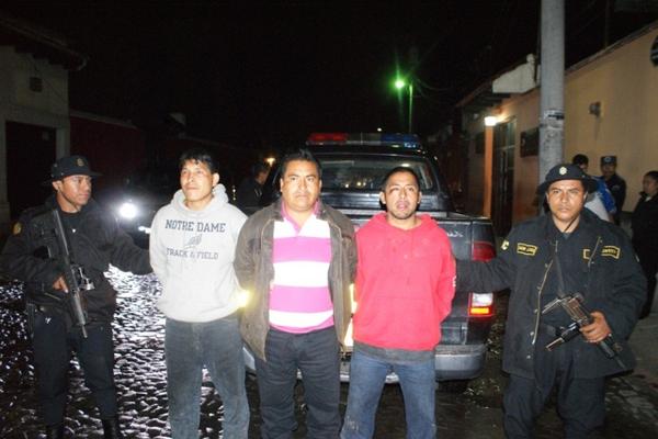 La Policía detuvo a tres hombres sospechosos de atacar a balazos un autopatrulla (Foto Prensa Libre)<br _mce_bogus="1"/>