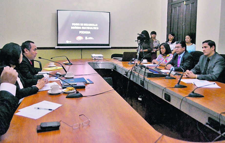 La Comisión de Finanzas y Moneda del Congreso inicia con la romería de instituciones que buscan recursos. (Foto Prensa Libre: Hemeroteca PL)