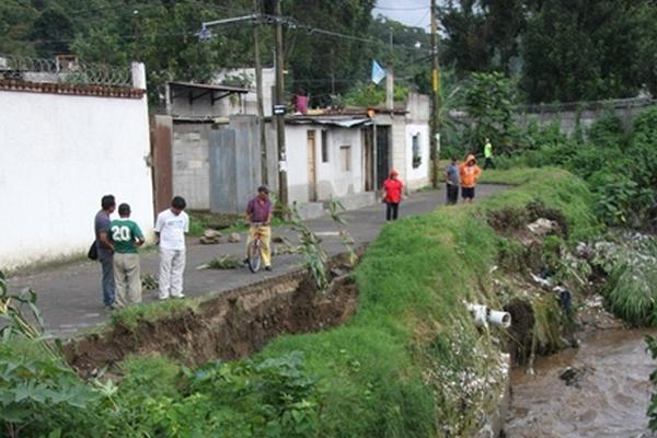 La crecida del Río Guacalate causó daños en Pastores, Sacatepéquez. (Foto Prensa Libre: Renato Melgar).