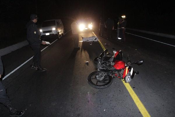 El cadáver  de González quedó cerca de  motocicleta.