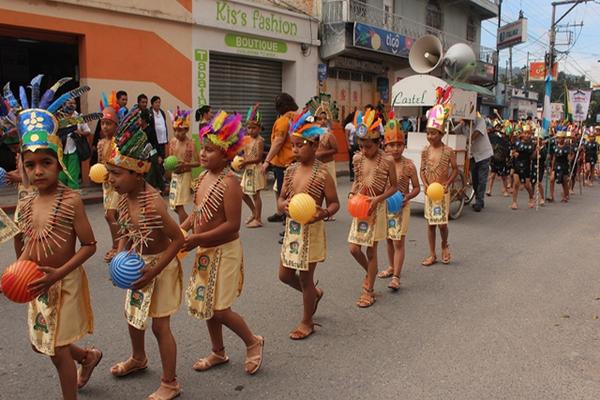 Grupos de niños participan en las distintas actividades de Independencia de Huehuetenango. (Foto PrensaLibre: Mike Castillo)<br _mce_bogus="1"/>