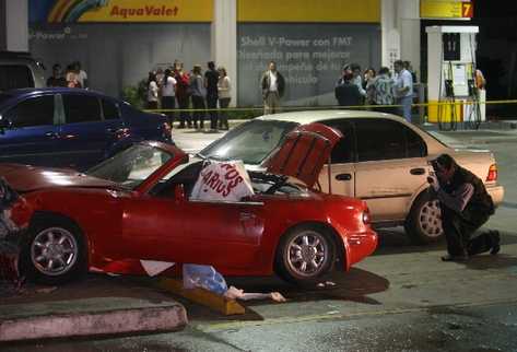 Allan Javier Carvalho Carvalho, jugador del equipo Comunicaciones, murió dentro de su automóvil, luego de que el guardia de seguridad de una gasolinera le disparara; el ataque ocurrió frente a su familia.