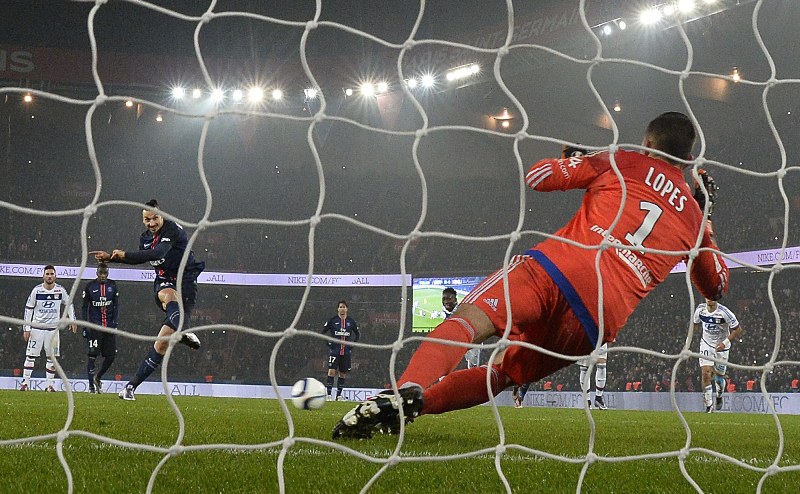 El París Saint Germain volvió a ganar con goles del sueco Ibrahimovic. (Foto Prensa Libre: AFP)