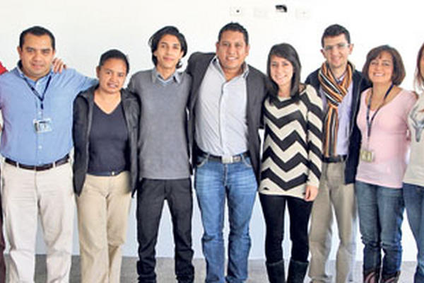 Lourdes Araujo, Carlos Strat, Roger García, Fabiola Castillo, Jason Batz, Esvin Véliz, Regina Castellanos, George Carvalho, Susy Corzantes, Celeste Torres y Alfonso Gómez son parte de los 21 voluntarios.