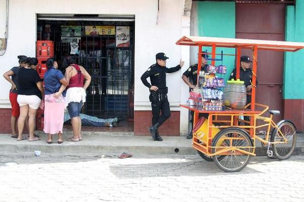 Un vendedor de refrescos fue atacado a balazos cuando estaba en una tienda en Pajapita, San Marcos. (Foto Prensa Libre: Alexander Coyoy)<br _mce_bogus="1"/>