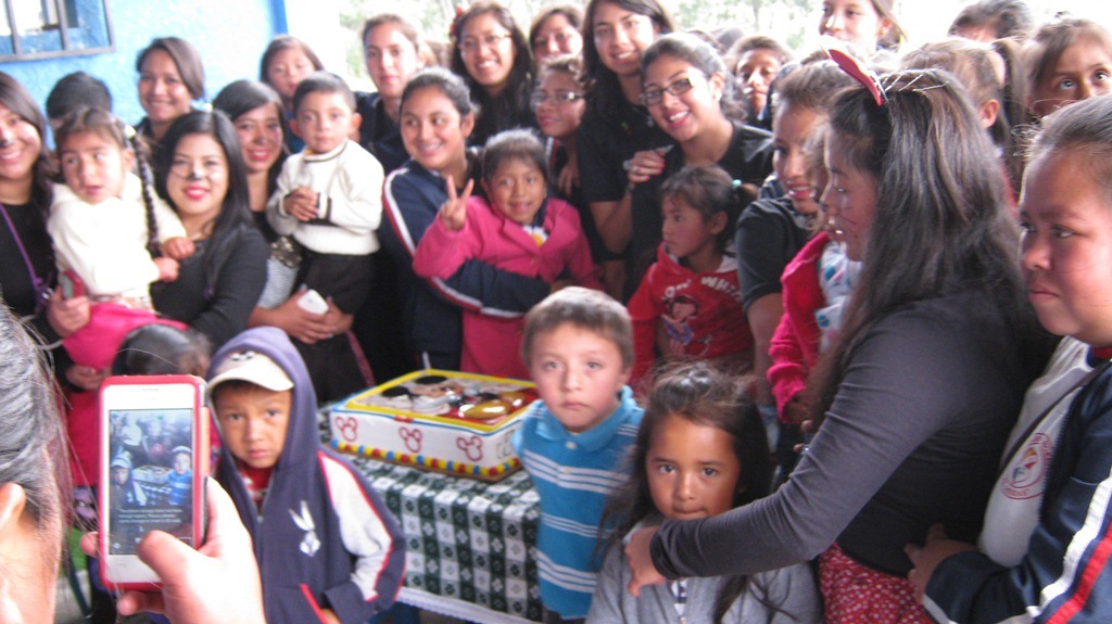 Niños celebran su día en la sede Fundabiem, en San Pedro Sacatepéquez, San Marcos. (Foto Prensa Libre: Genner Guzmán)